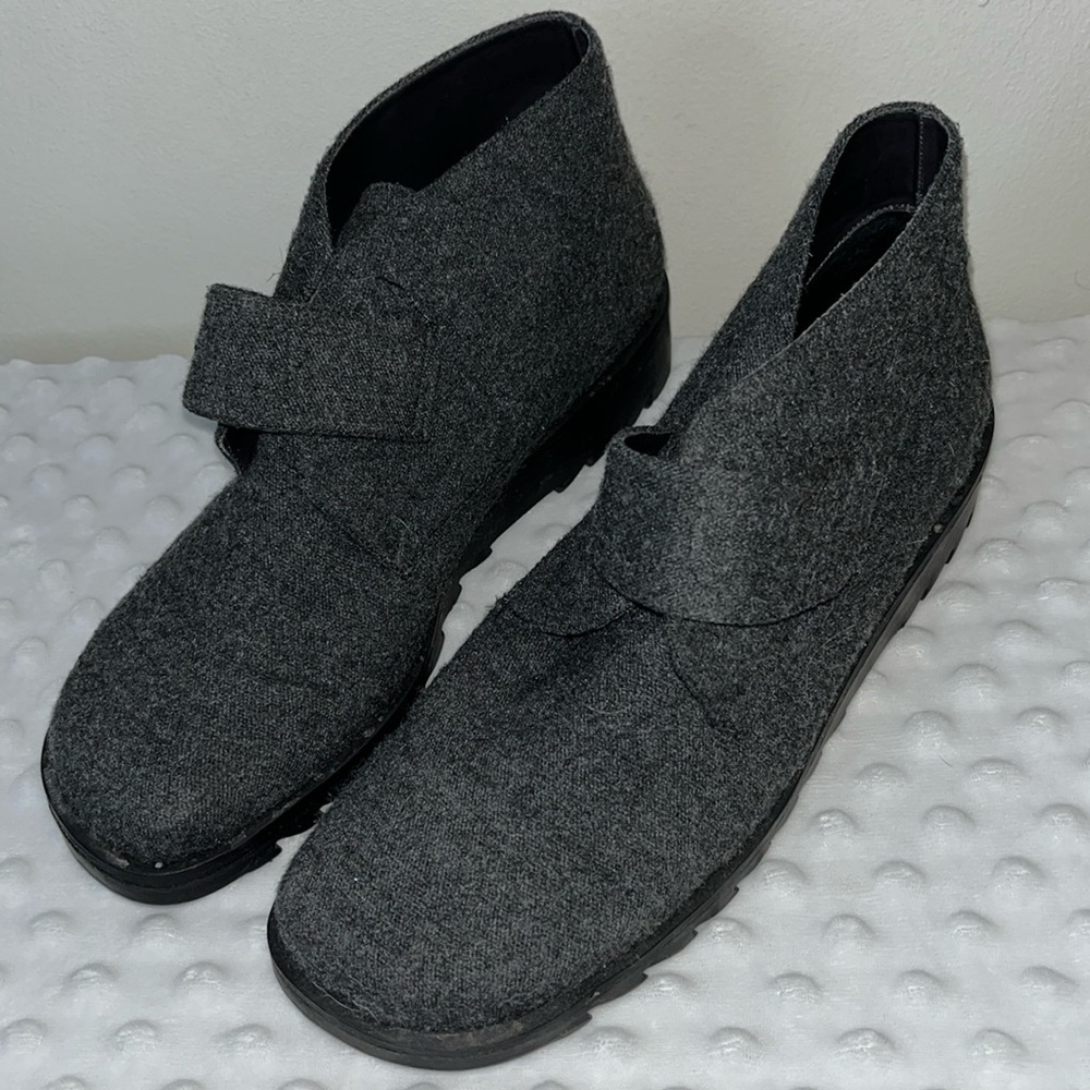 Wesley & Co gray wool velcro  boots